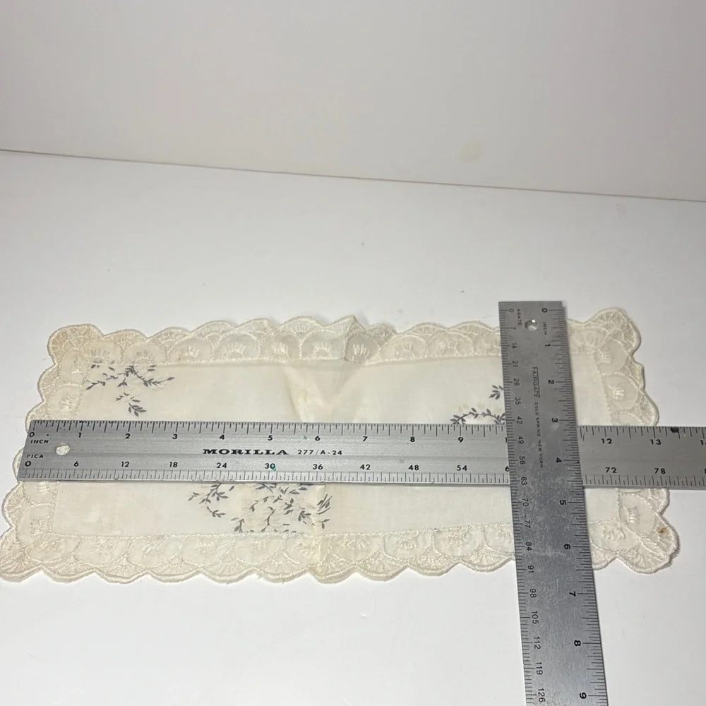 Elegant Cream Floral Lace Doilies